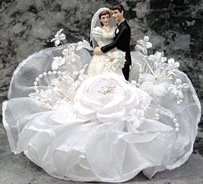 Sweet Embrace Cake Topper, D943, 6" high