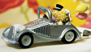 Wedding Get-A-Way Car, Whimsical Couple S8515, Size: 5 1/3"